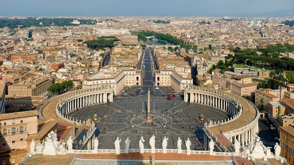 St_Peter's_Square,_Vatican_City