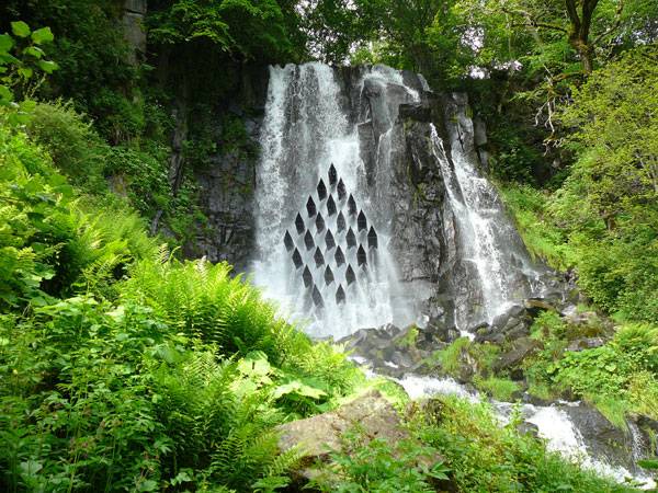 Stunning waterfall. Credit: Laurent Gongora