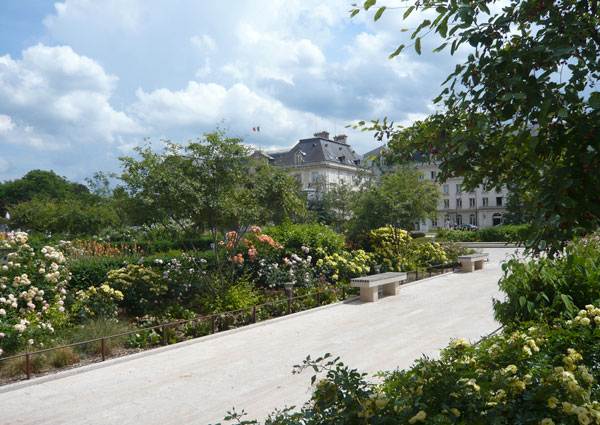 Square of the Liberation and the banks of the Seine Chanel. Photo credit: TN PLUS