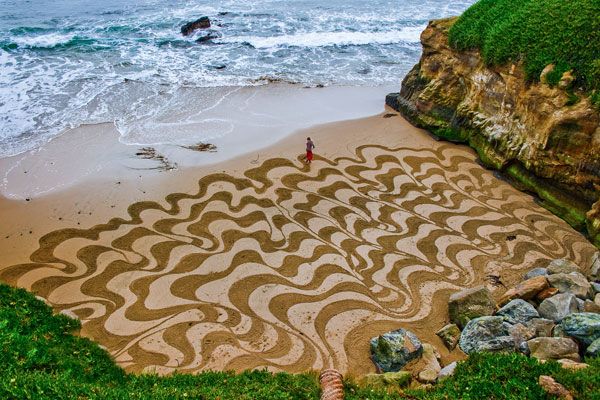 Land art - Sand art creation by Andres Amador