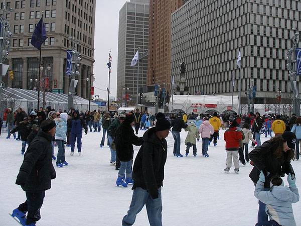 "Picture of the skating rink at Campus Martius Park in Downtown Detroit during Super Bowl XL in February 2006" by MJCdetroit. Licensed under GNU Free Documentation License via Wikimedia Commons 