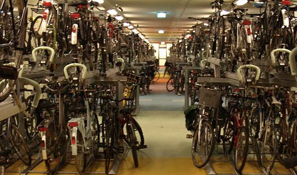 Bicycle storage Rotterdam.  Image credit: Rob Koningen