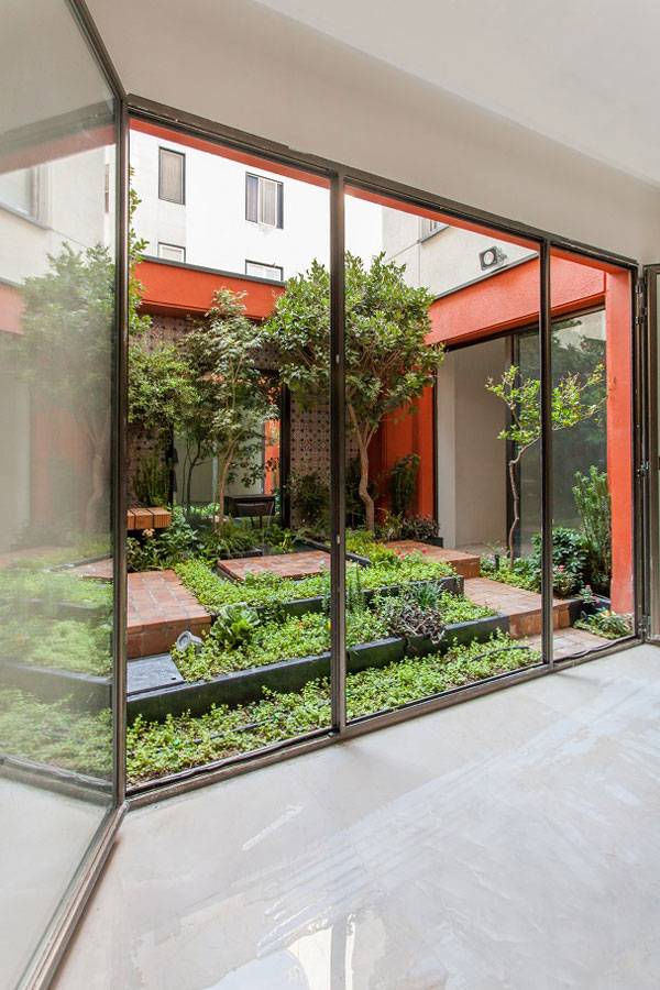 Reflecting Courtyard. Image courtesy of Modaam Architects