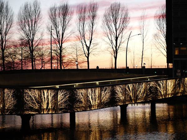 Undulating Bridge Hoofddorp. Photo courtesy of LODEWIJK BALJON landscape architects. 