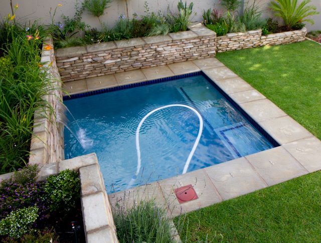 Water feature pool