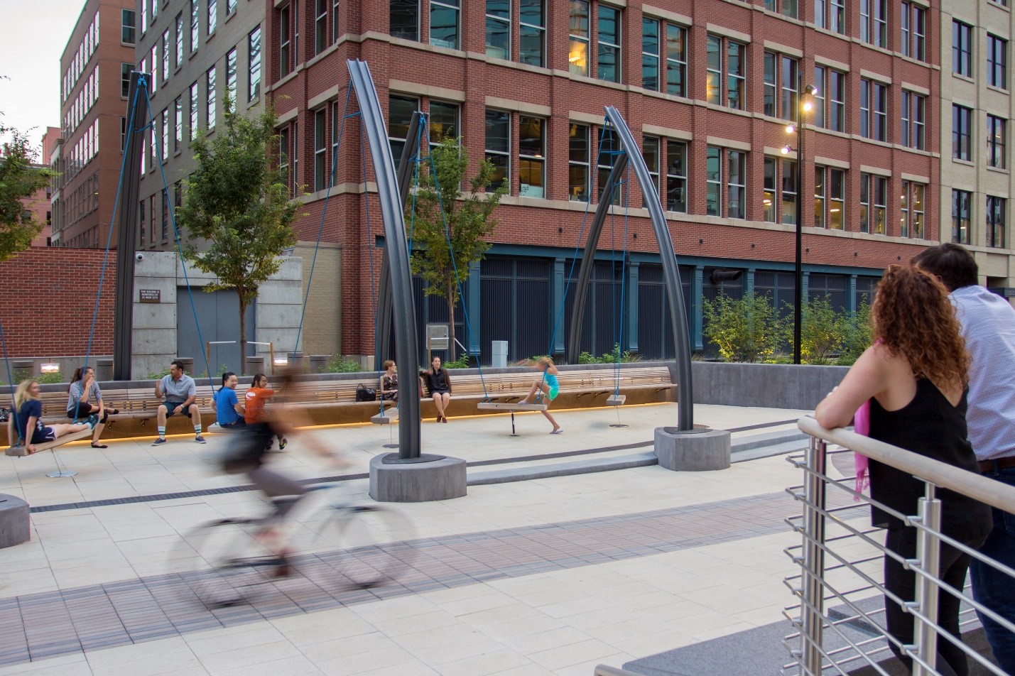 Triangle Plaza in Denver serves as an urban stage for people-watching and interaction, located on an abandoned street right-of-way linking Union Station and the Pepsi Center. Anchoring the plaza’s southern edge is the ‘swing forest,’ which consists of custom-designed swings affixed to curved railroad rails. Image Copyright: Brandon Huttenlocher photographer / Design Workshop, Inc.