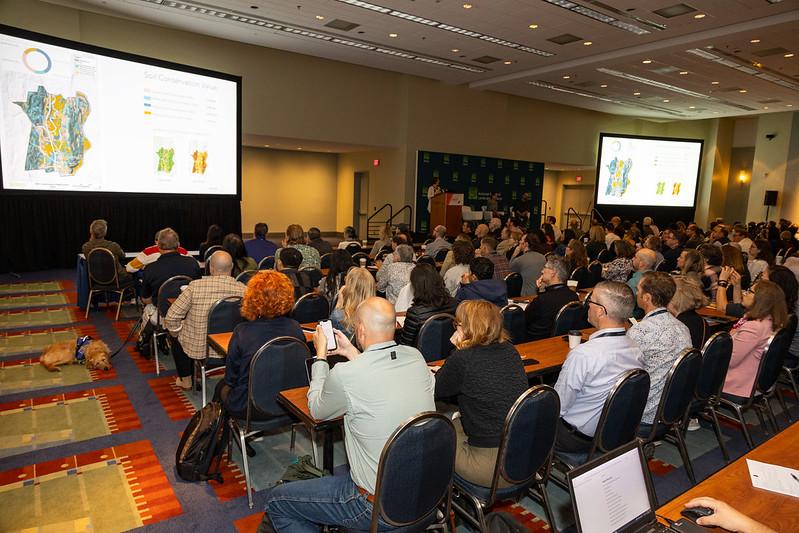 Unlocking the Carbon Potential of Soils: Christopher R. Ng-Hardy, Gillian T. Davies, Rachel W. Lindsay / Photo: ASLA