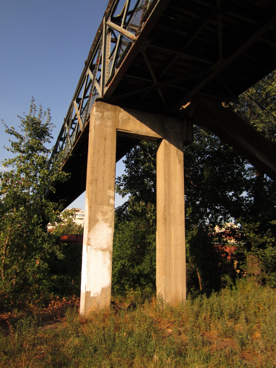 The pillars of the pedestrian bridge